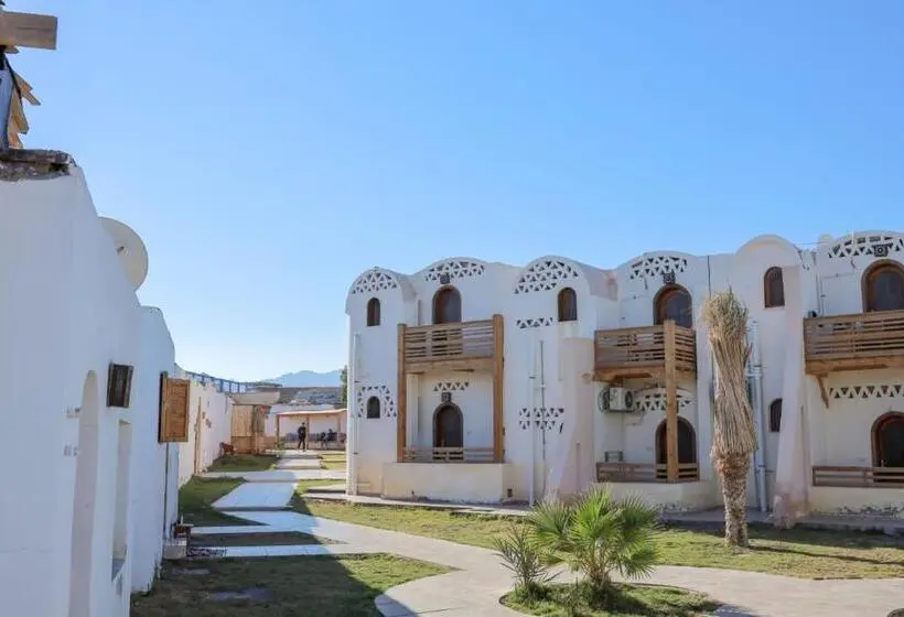 اتاق لوکس سه تخته, Coral Reefs Hotel Dahab