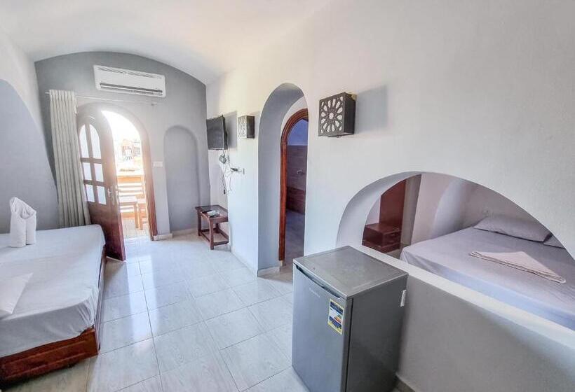 اتاق لوکس سه تخته, Coral Reefs Hotel Dahab