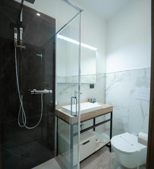 이코노미 싱글 룸, Building