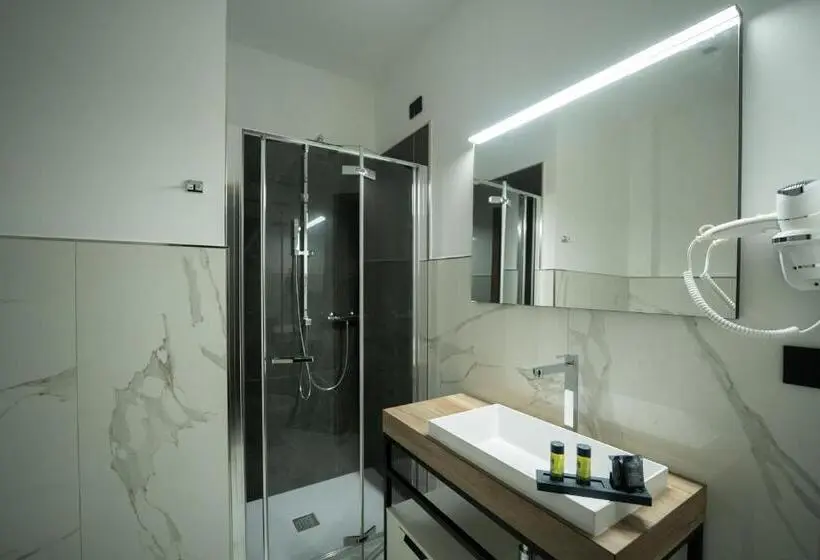 スタンダードルーム, Building