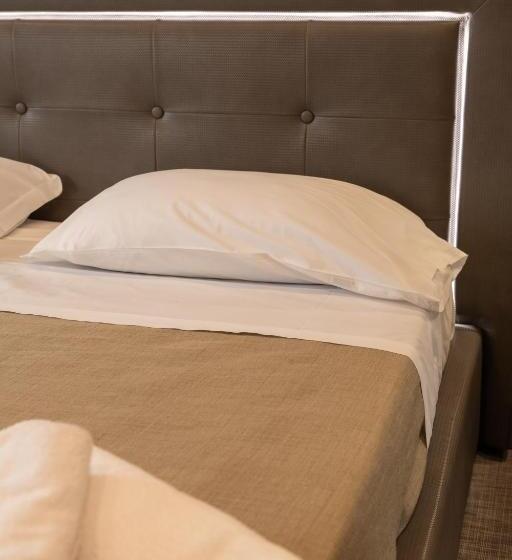 이그제큐티브 스위트, Building