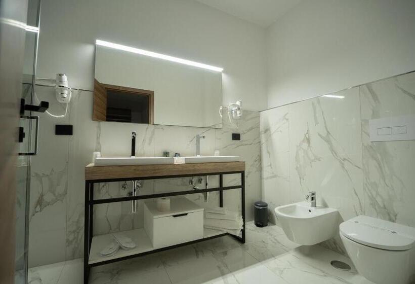 이그제큐티브 스위트, Building