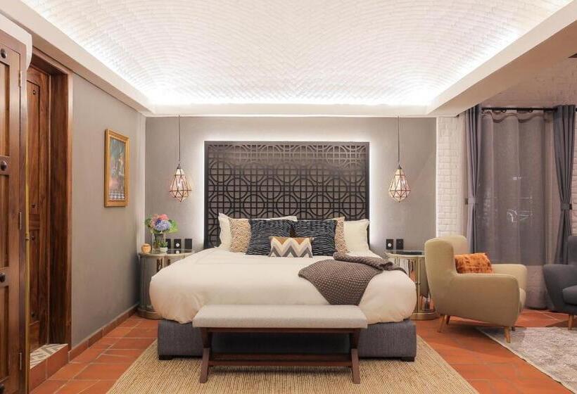 سوییت لوکس, Casamada