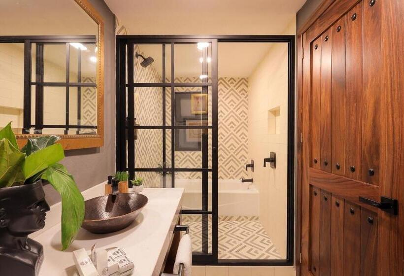 سوییت لوکس, Casamada