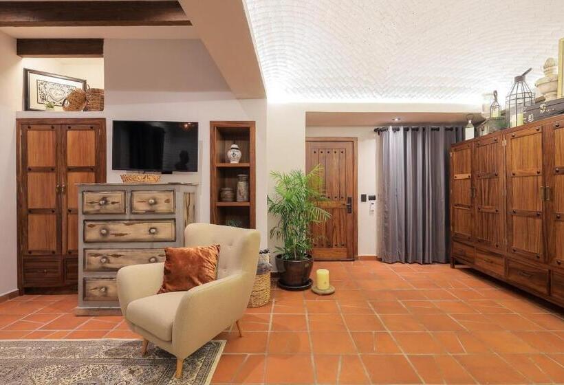 سوییت لوکس, Casamada