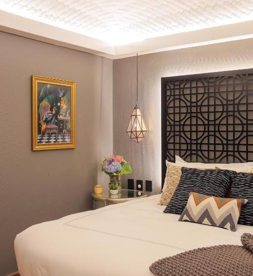 سوییت لوکس, Casamada