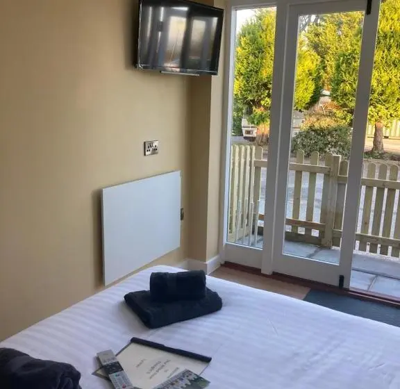 Camera Standard, Whod Have Thought It Inn
