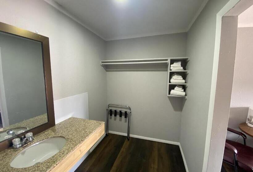 غرفة قياسية سرير كينج, Rainbow Lodge