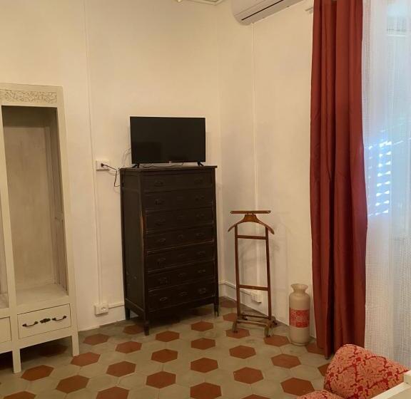 اتاق کلاسیک سه تخته, Biancas