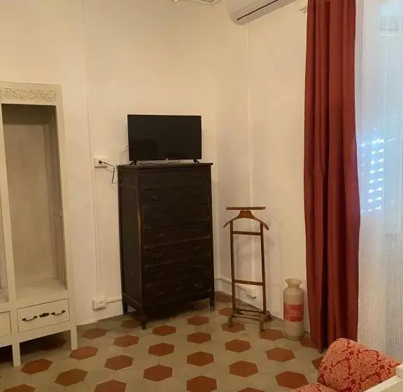 اتاق کلاسیک سه تخته, Biancas