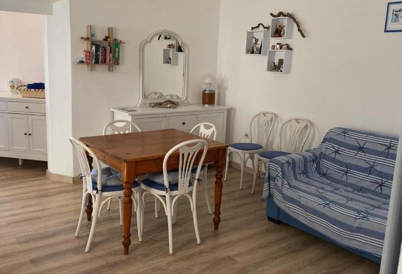 דירה בת חדר שינה 1 עם מרפסת, La Torre Dei Colombo