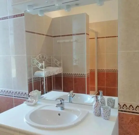 Camera Tripla Standard Bagno Esterno, Les Croque Notes, Chambres Et Table D Hôtes