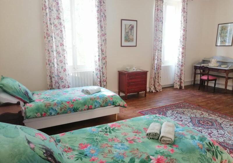 스탠다드 트리플 룸(3인실) 외부 욕실, Les Croque Notes, Chambres Et Table D Hôtes