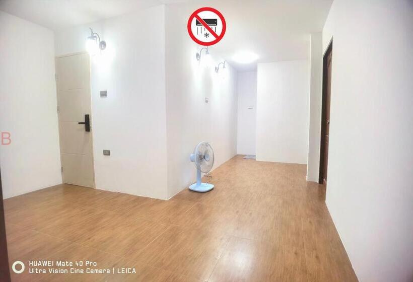 Семейный Номер Совместный Санузел, Yyk Hostel 24h