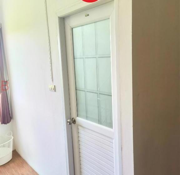 Семейный Номер Совместный Санузел, Yyk Hostel 24h
