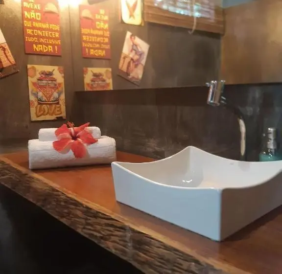 بانگلوی استاندارد, 4 Elementos Guest House