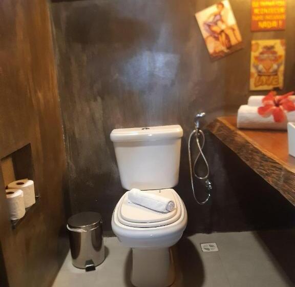 بانگلوی استاندارد, 4 Elementos Guest House