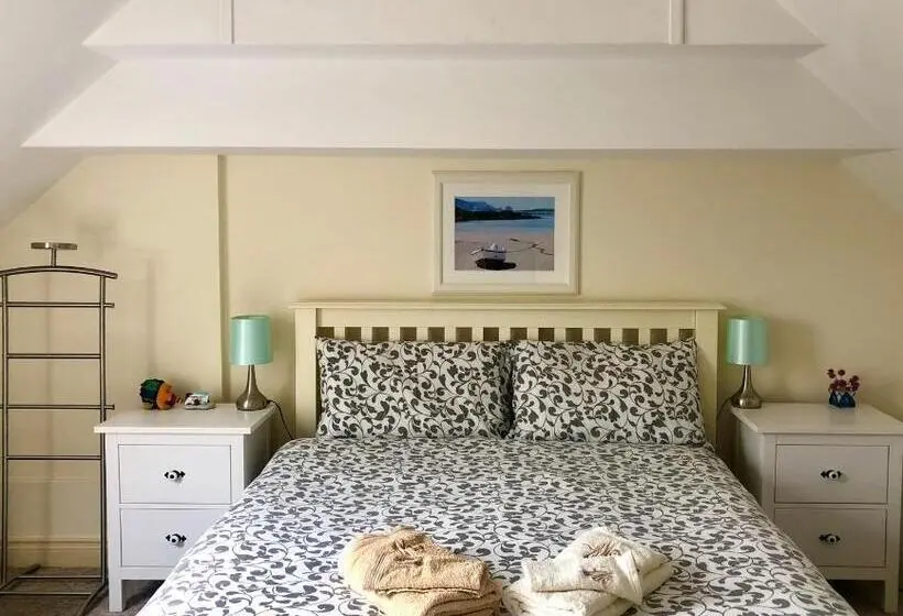 ガーデンビュースタンダードルーム, Streamside B And B With Parking