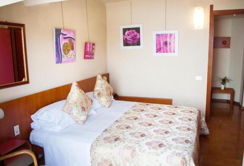 Номер Стандарт Вид на Озеро, Grifone