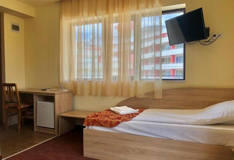 Quarto Triplo Estandar com Sacada, Maria Garden