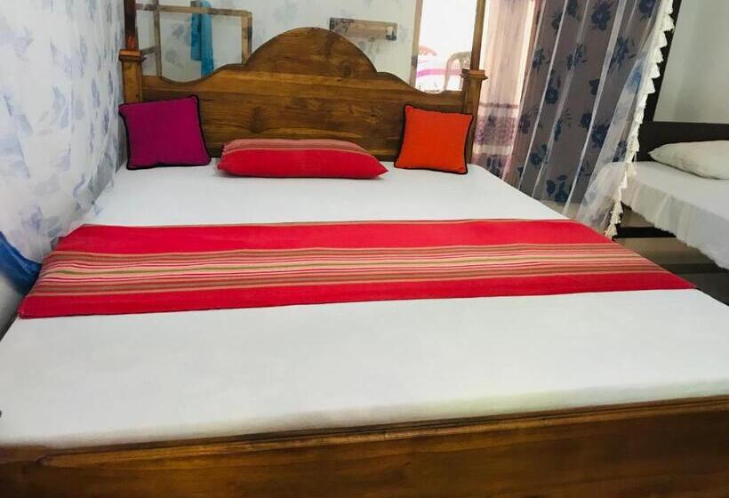 חדר דלוקס, Charitha Rest