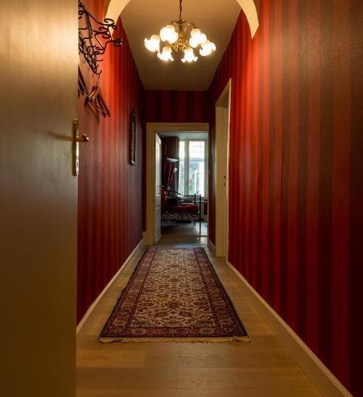 スイート, B&b Next Door