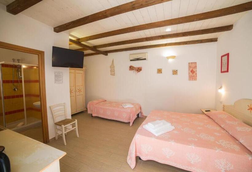 חדר סטנדרט לשלושה, Olbia Domus Inn