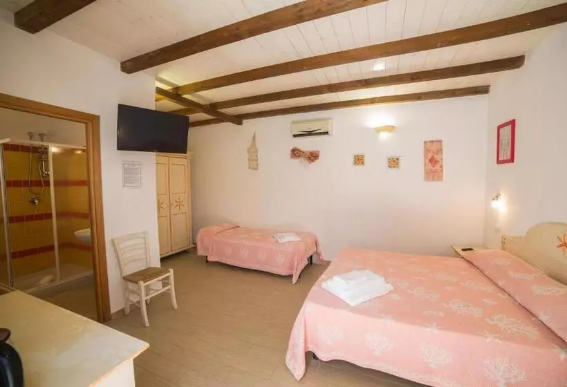 スタンダードトリプルルーム, Olbia Domus Inn