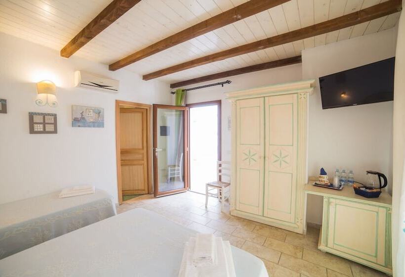 Номер Стандарт Трехместный, Olbia Domus Inn