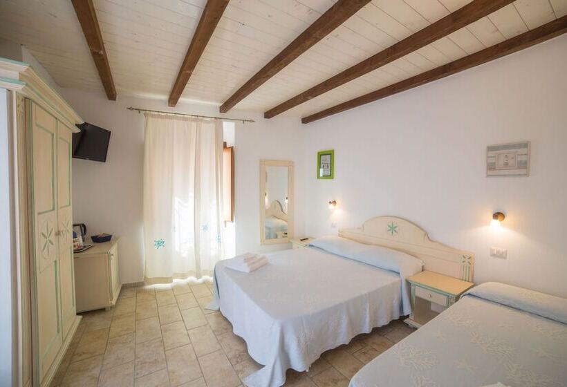 Номер Стандарт Трехместный, Olbia Domus Inn