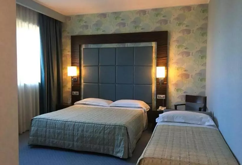 スタンダードトリプルルーム, Guglielmotel