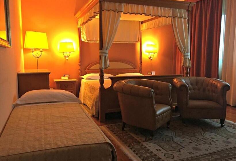 חדר סטנדרט לשלושה, Guglielmotel