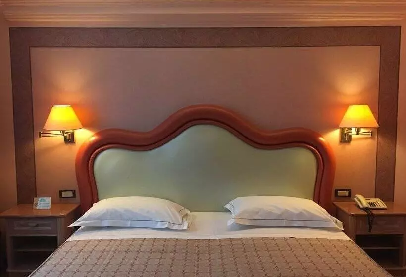 スタンダードトリプルルーム, Guglielmotel
