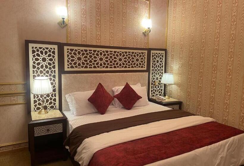 اتاق لوکس, Cairo Inn