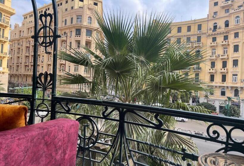 اتاق لوکس, Cairo Inn