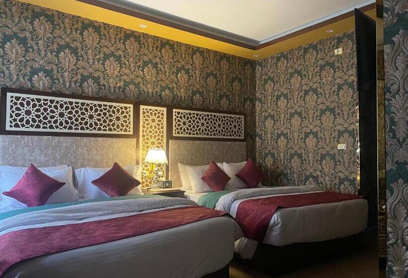 اتاق لوکس سه تخته, Cairo Inn
