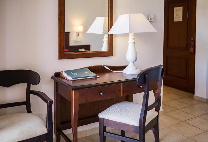 غرفة قياسية مزوَّدة بشُرفة, Ca'l Bisbe