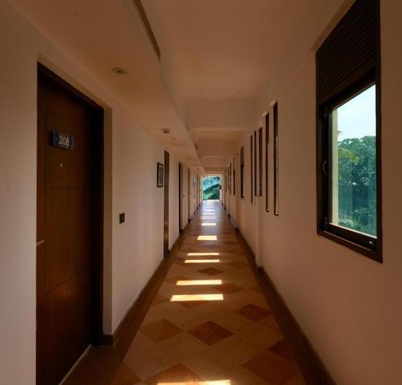 Номер Deluxe, Golden Tulip Candolim, Goa