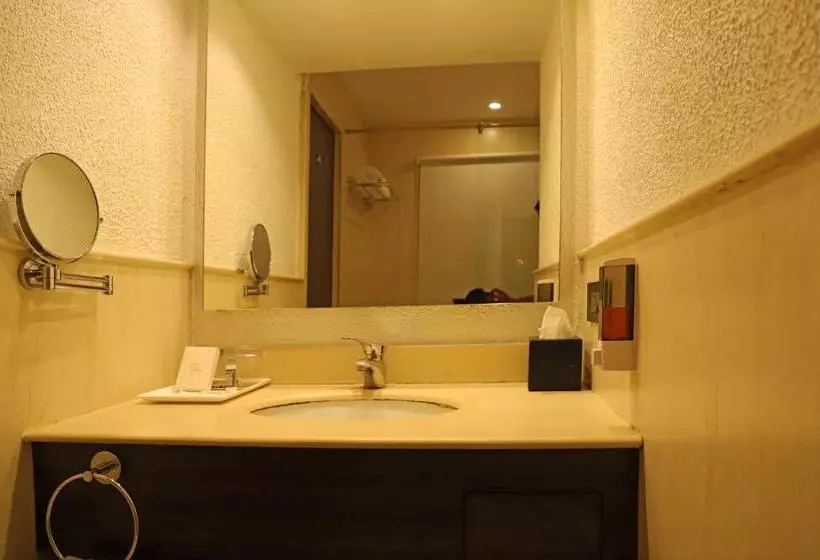 スーペリアールーム, Golden Tulip Candolim, Goa