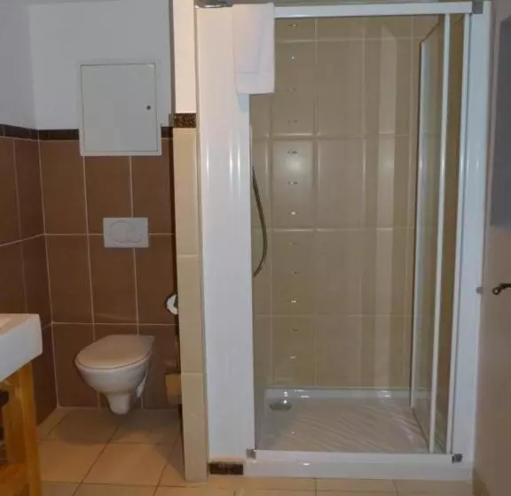 Standard Triple Room with Terrace, Mas De Calabrun
