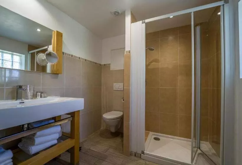 Standard Triple Room with Terrace, Mas De Calabrun