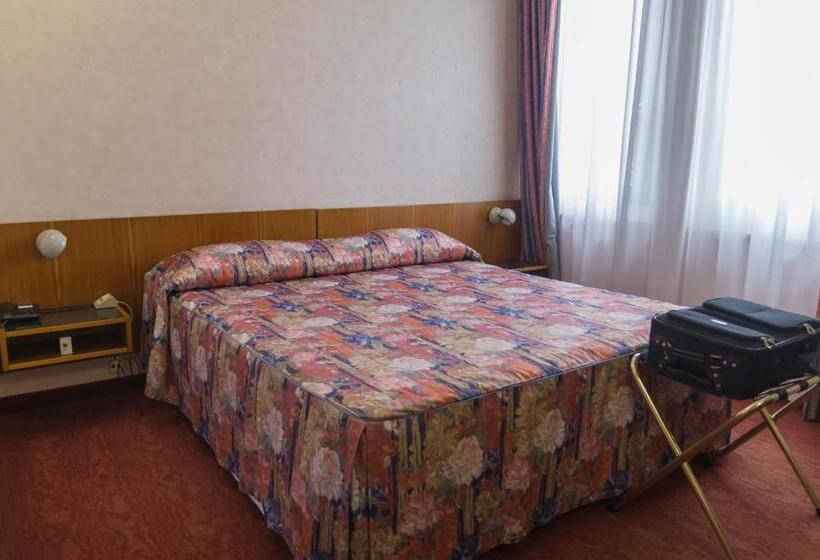 Chambre Standard Individuelle, Pico