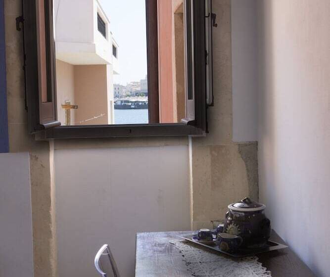 クラシックスイート, Lakkios Charming Suites And Rooms