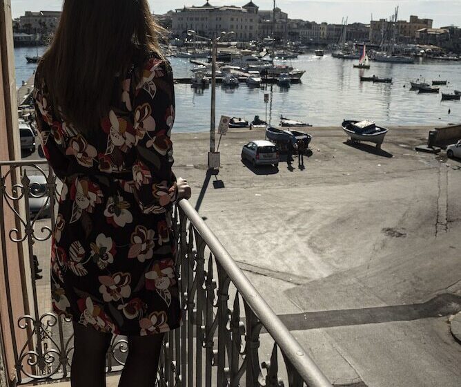 オーシャンビュースイート, Lakkios Charming Suites And Rooms