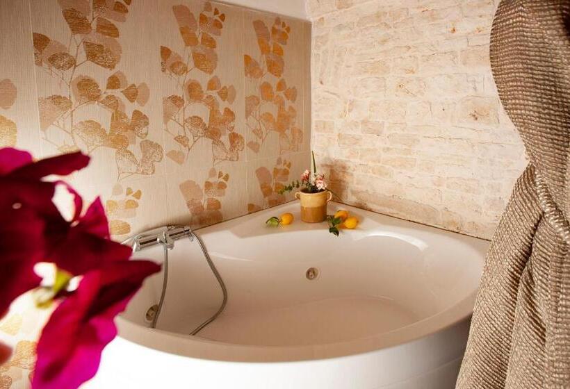 带按摩浴盆的套房, Le Alcove   Luxury Hotel Nei Trulli