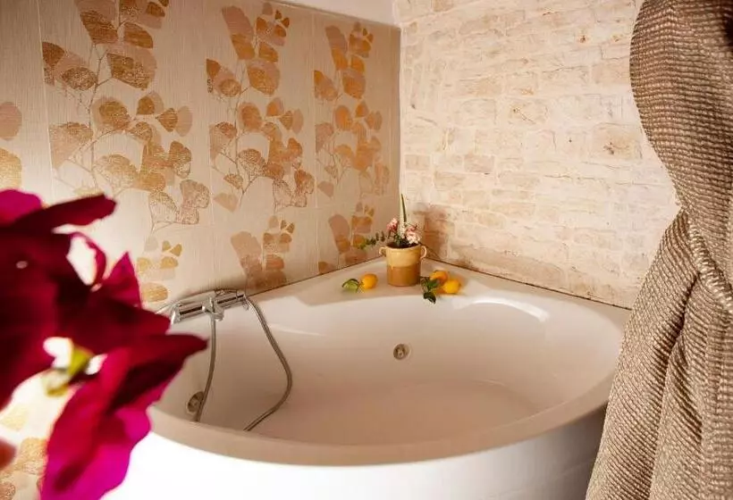 ハイドロマッサージバス付きスイート, Le Alcove Luxury Hotel Nei Trulli