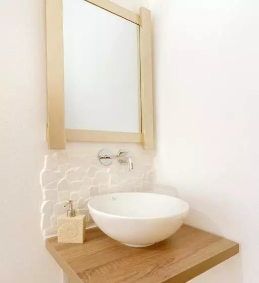 デラックスルーム, Onar Rooms & Studios