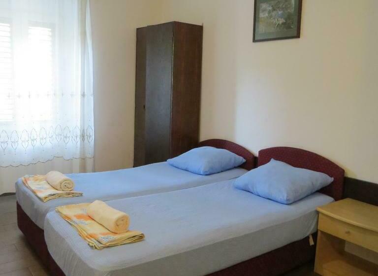 חדר סטנדרט לארבעה, Rooms Garden