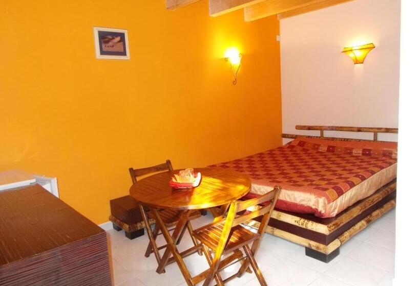 キングサイズベッドのスーペリアルーム, Gîte Aux Amandiers