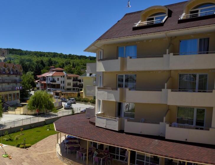 带阳台的三人标准间, Belle View